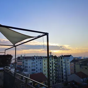 Skyline In Citta Studi A 1 Minuto Dal Metro Con Terrazzo Wi-fi E Netflix Italien
